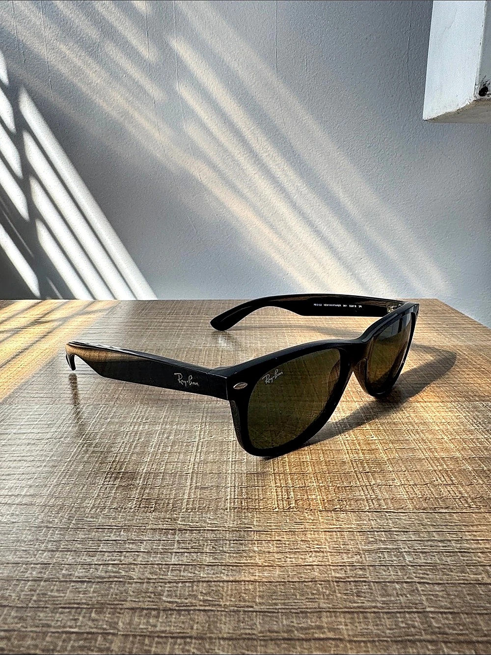 Ray-Ban Wayfarer Black Style Sunglasses Like New